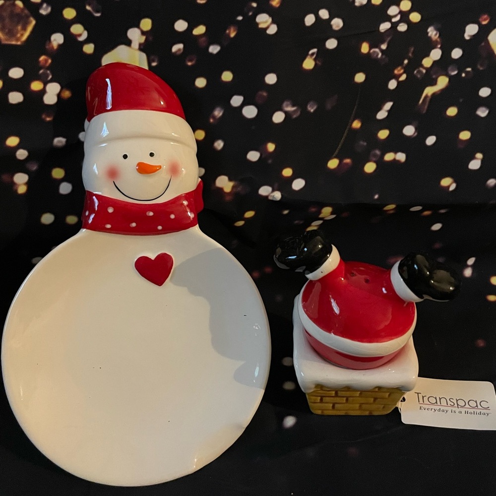 Santa stuck in chimney salt and pepper shakers, spoon stove top holder Snowman!